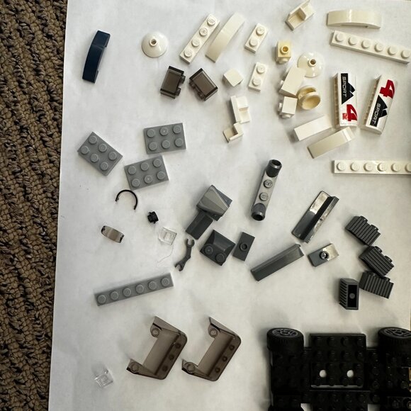 LEGO CITY: Racing Cars (60256) Incomplete Set - Picture 4 of 6